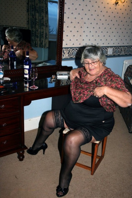 Grandma Libby sex photo #21